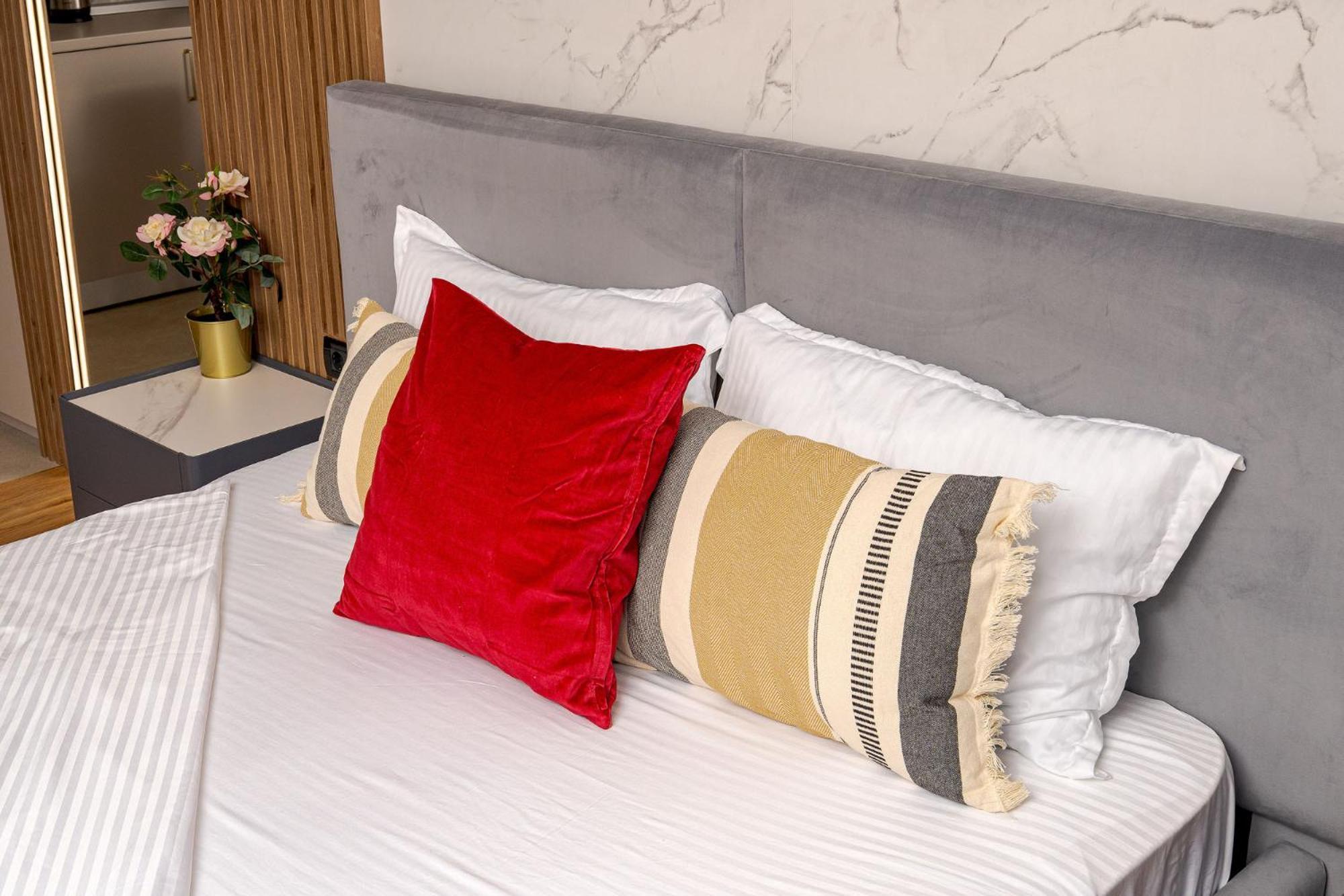 Romana Vibe Elegance In The Heart Of The City Bucharest Exterior photo